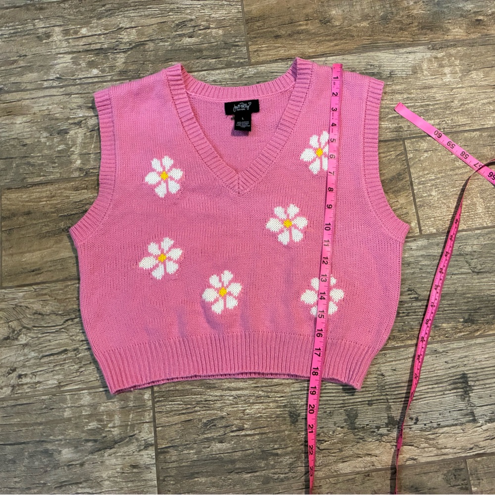 Women’s Just Polly pink daisy floral cropped sweater vest - Picture 5 of 5